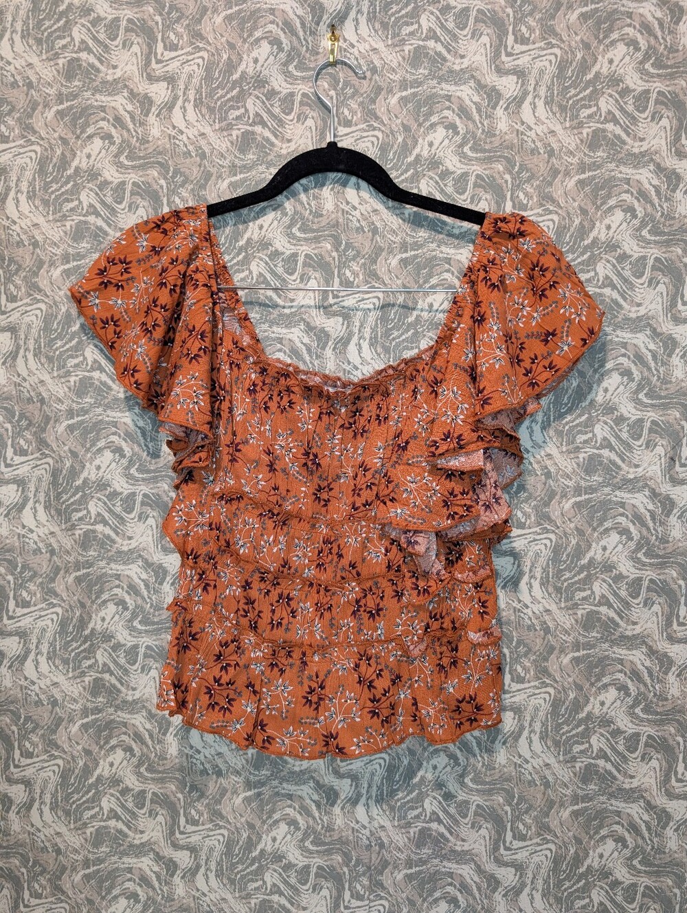 NWT Easel Floral Ruffle Blouse Size Small